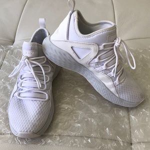 WOMEN’S JORDAN SNEAKERS